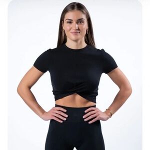 Alphalete Evo Twist Front Crop Top